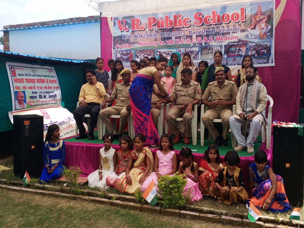 हिंदी समाचार |पुलिस बल को राखी बांधकर...