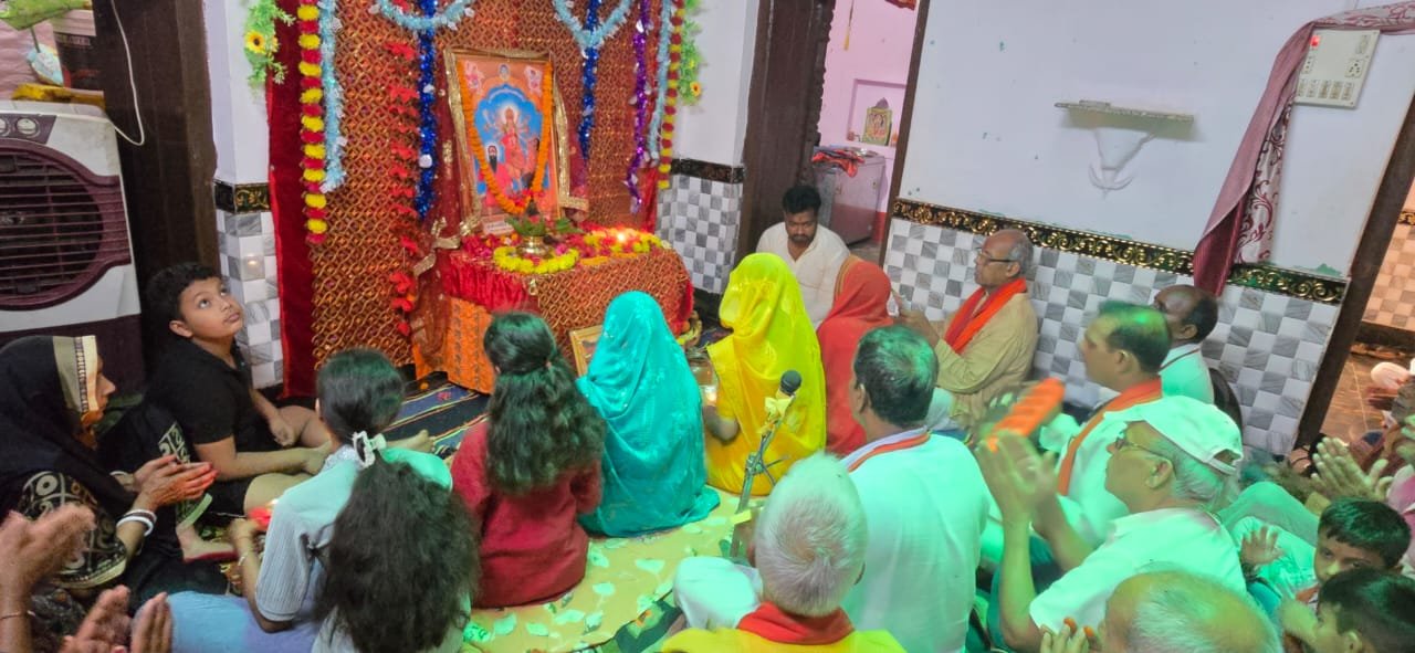 हिंदी समाचार | लहराबाद में आरती क्रम सम्पन...