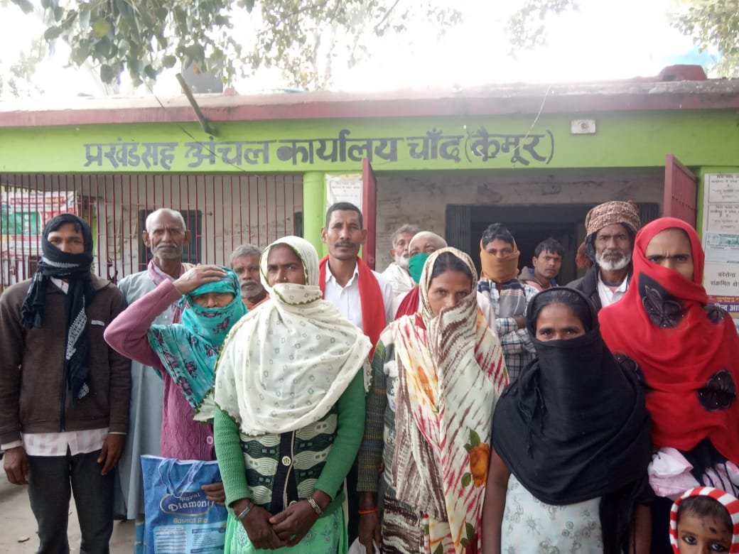 हिंदी समाचार |राशन किरासन के लिए ग्रामीणों...