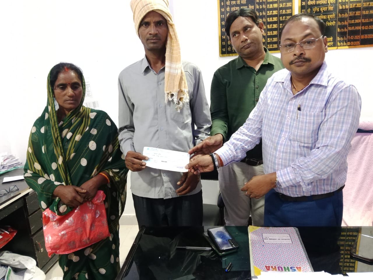 हिंदी समाचार |मृतक परिजन को चार लाख रुपए का...