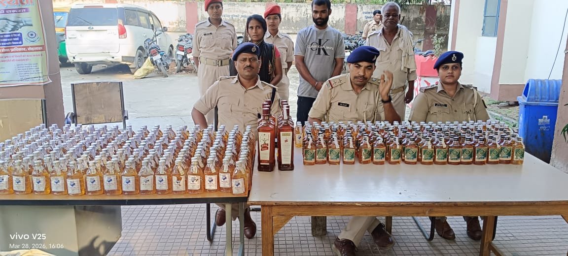 हिंदी समाचार | भारी मात्रा में शराब के साथ दो...