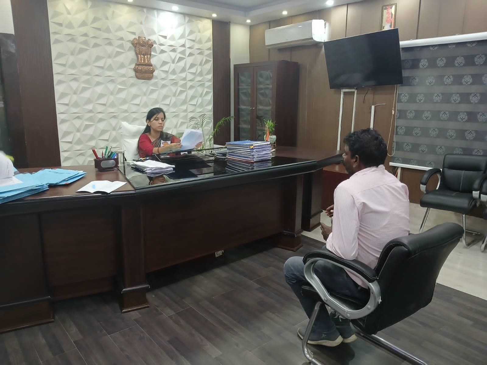 हिंदी समाचार |डीएम के द्वितीय लोक शिकायत...