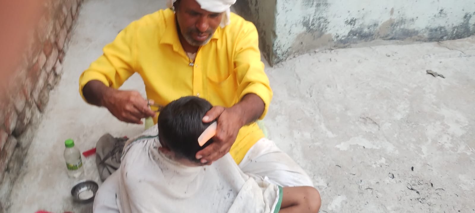 हिंदी समाचार | देहात के नाई शहर में ले चुके...