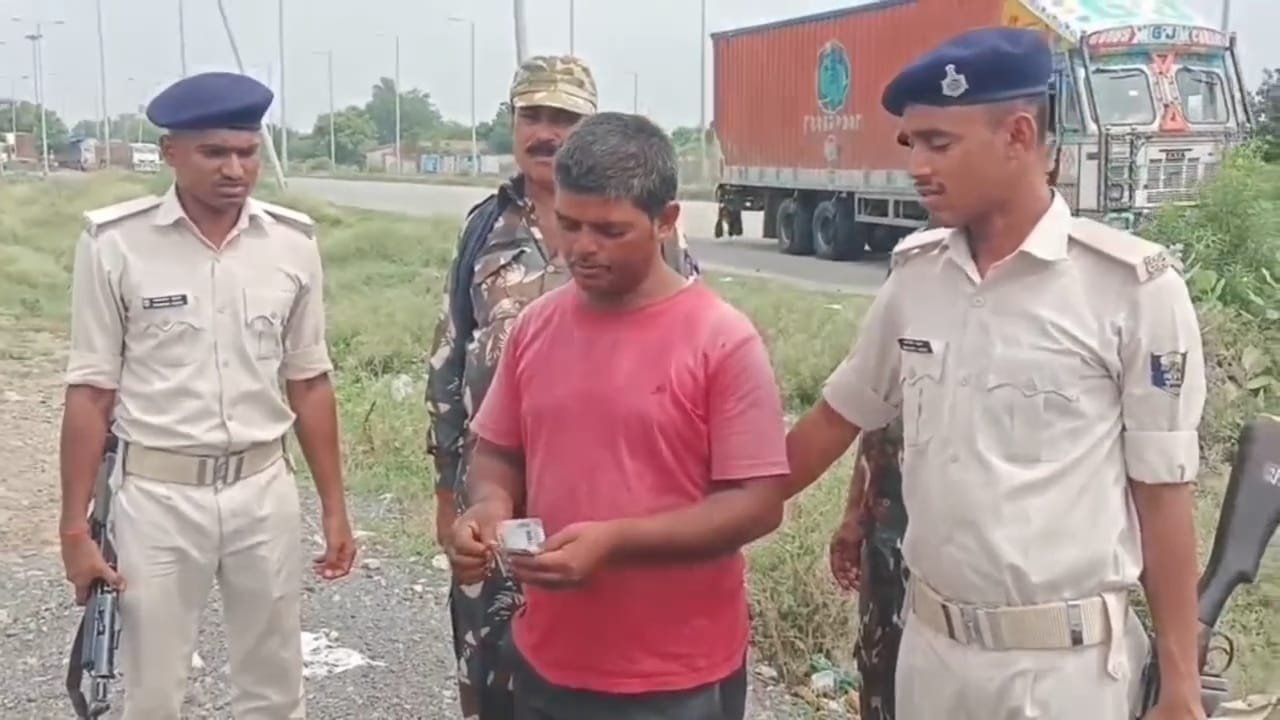 हिंदी समाचार | अवैध वसूली के जूर्म में...