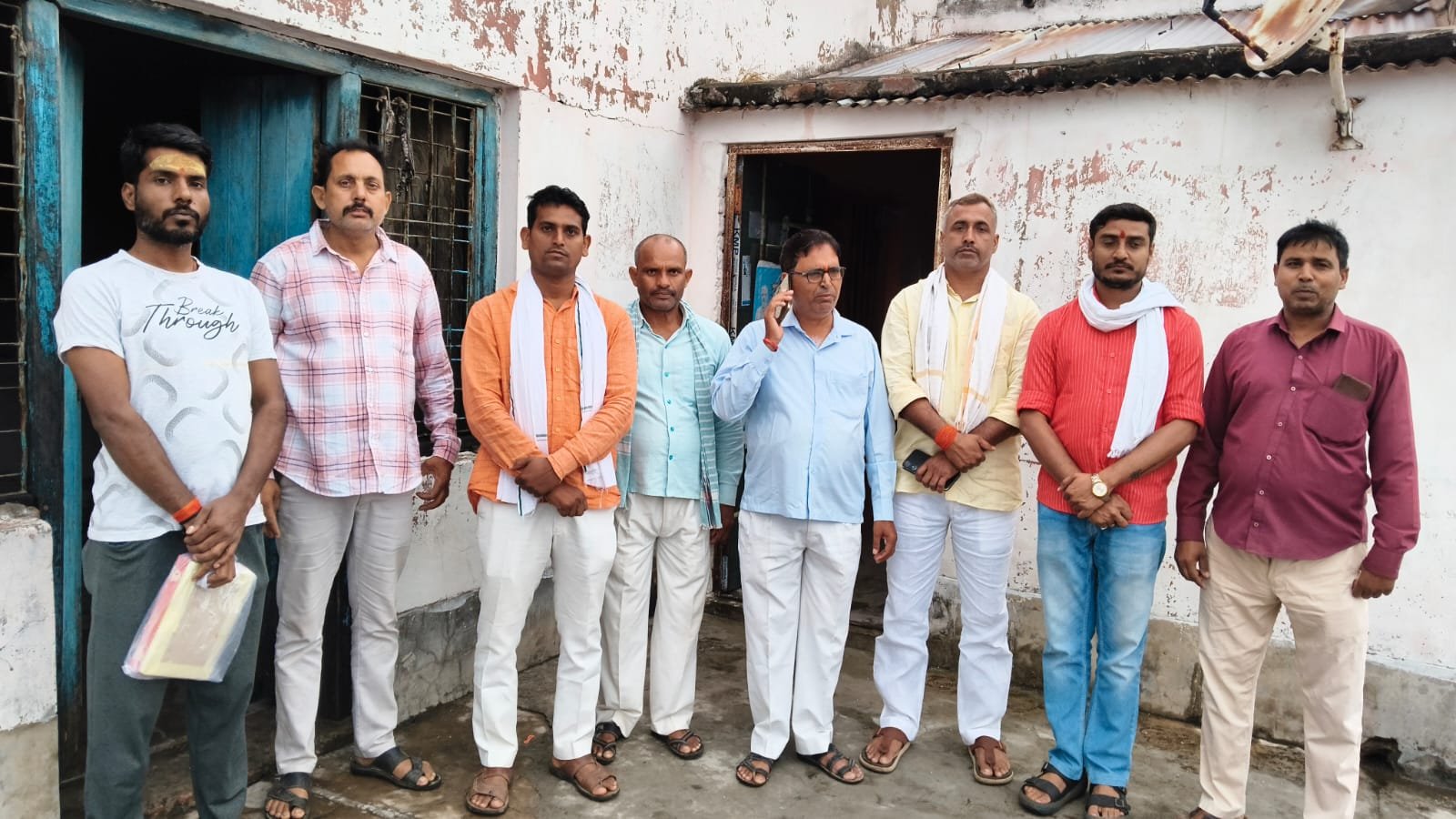 हिंदी समाचार | भाजपा कार्यकर्ताओं ने बाटी...