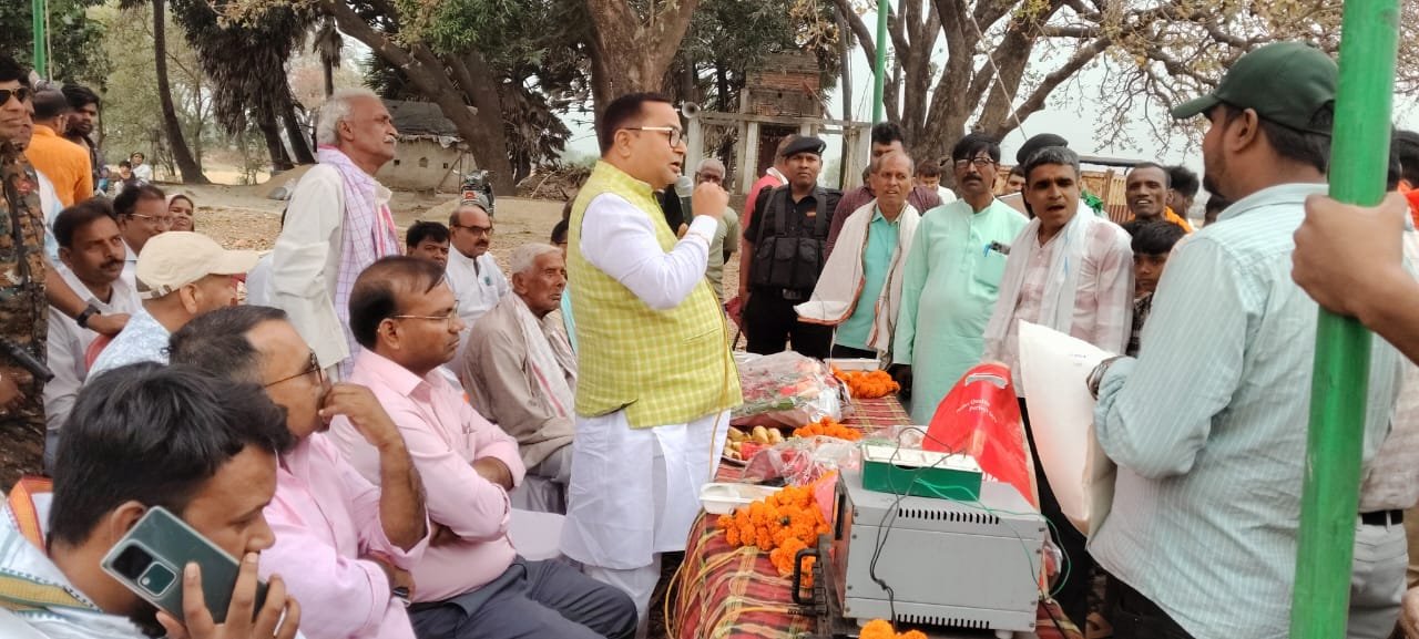 हिंदी समाचार | खेल मैदान का शिलान्यास विधायक...