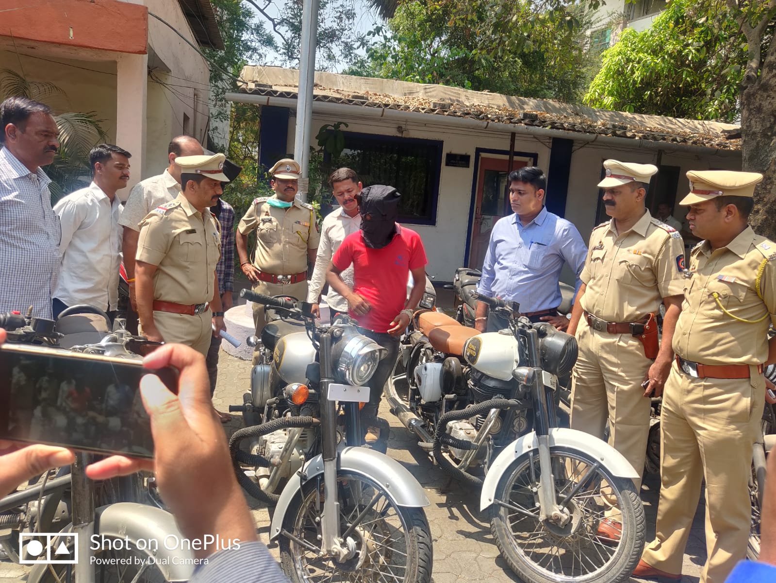 हिंदी समाचार |भिवंडी में 2 मोटरसाइकिल चोर...