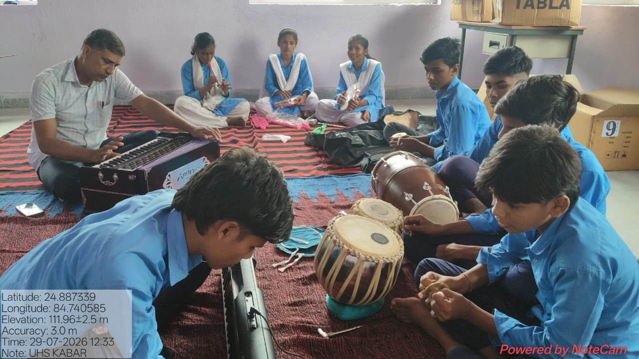 हिंदी समाचार | मॉडल स्कूलों में शिक्षा की...