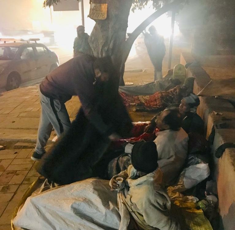 हिंदी समाचार |रात की ठिठुरती ठंड में गरीबों...