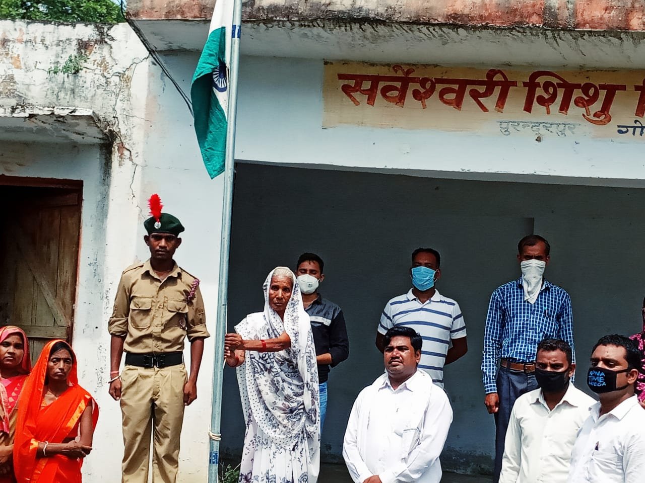 हिंदी समाचार |मां सावित्री देवी के कर कमलो...