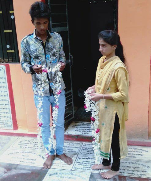 हिंदी समाचार |दो प्रेमियों का मन्दिर में...