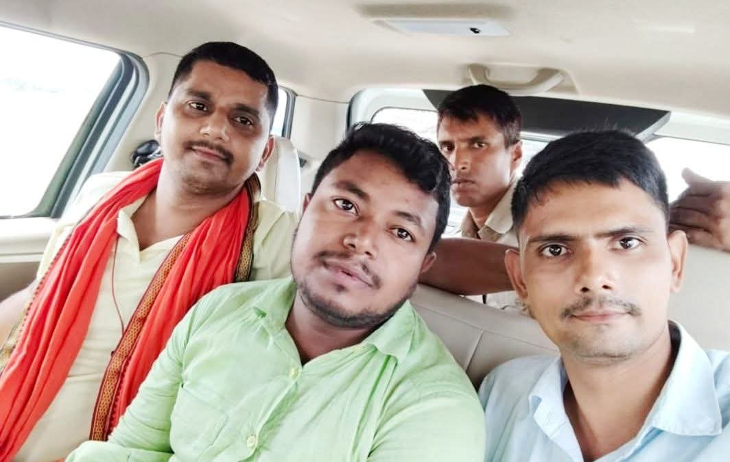 हिंदी समाचार |राजस्व कर्मचारी और दलाल को...