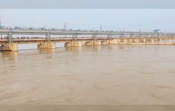 हिंदी समाचार | इंद्रपुरी बराज में भरपूर पानी...