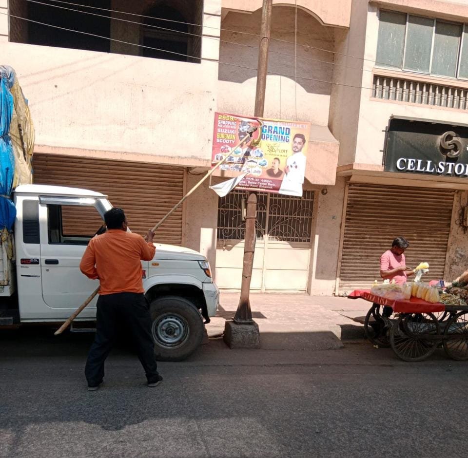 हिंदी समाचार | अवैध पोस्टर-बैनर लगाने वालों...