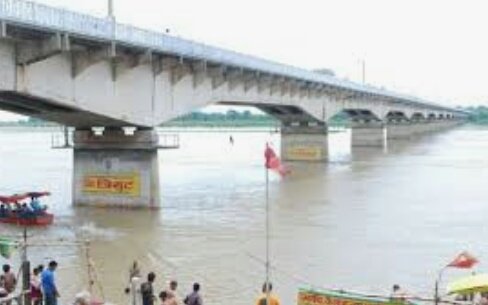 हिंदी समाचार |सरयू का जलस्तर घटा पर बरसात...