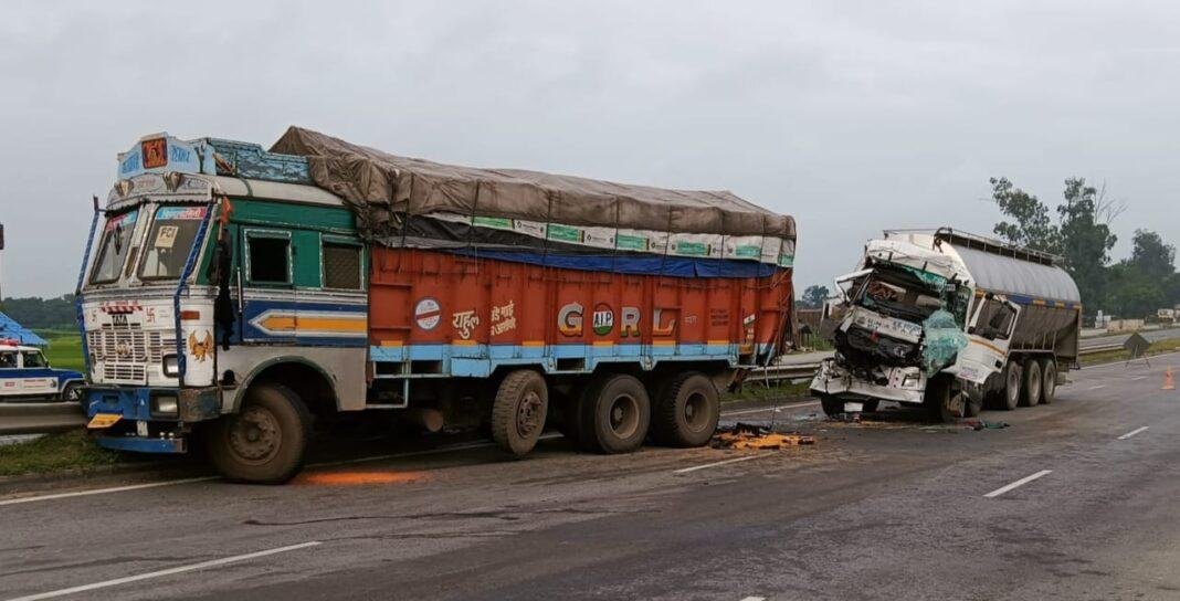 हिंदी समाचार |तीन भारी वाहनों की जबर्दस्त...