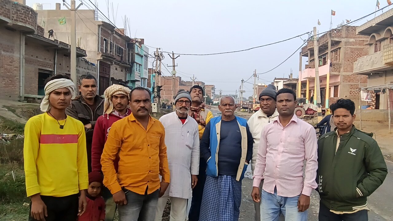 हिंदी समाचार |नाली की निर्माण न होने से सड़क...