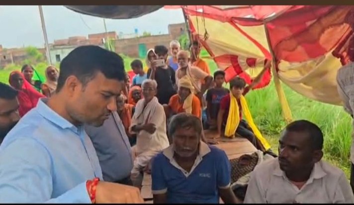 हिंदी समाचार | सड़क निर्माण मांग हेतु दो...