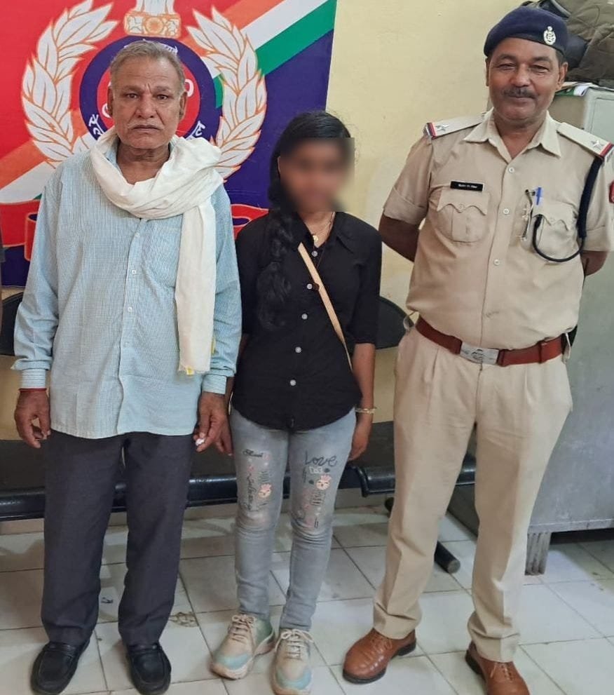 हिंदी समाचार |आरपीएफ़ ने एक बच्ची उऩके परिजन...