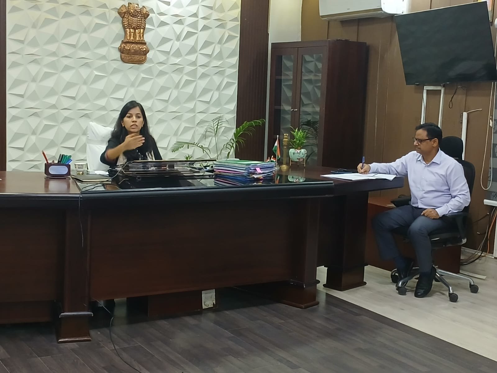 हिंदी समाचार |डीएम के द्वितीय अपील में...