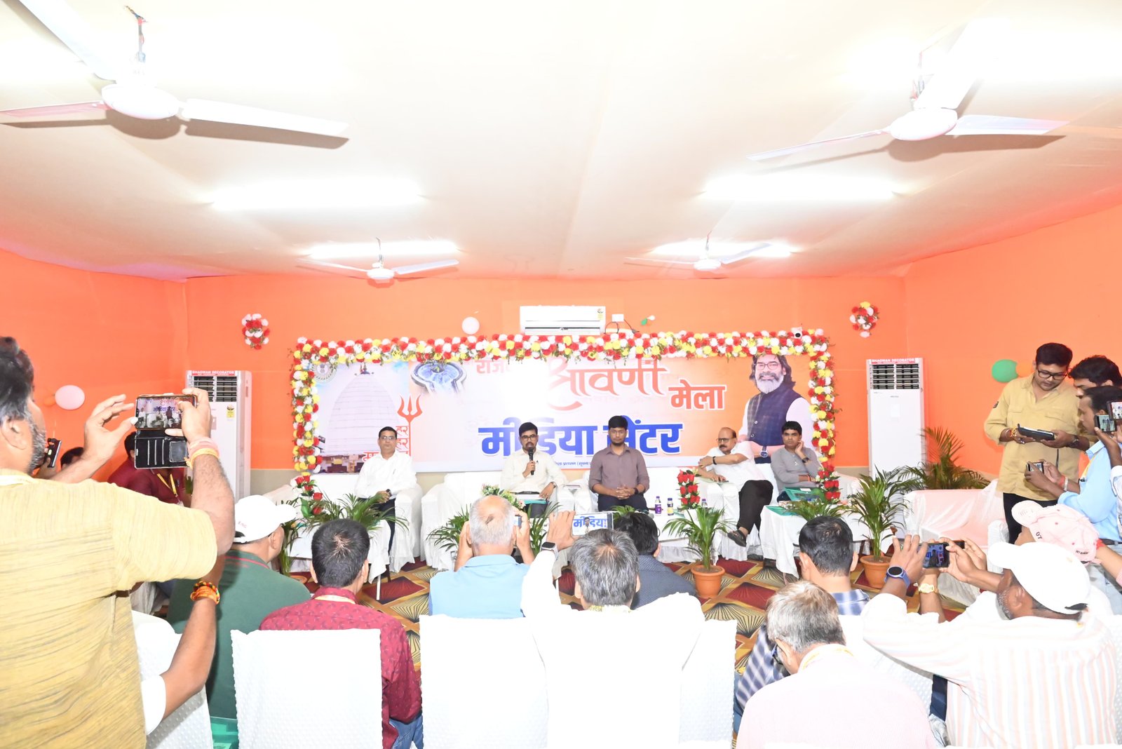 हिंदी समाचार |सावन में देवघर बाबा मंदिर में...