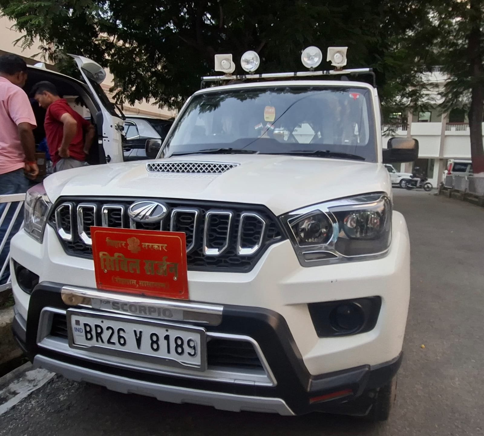 हिंदी समाचार | विधायक की इनोवा का...