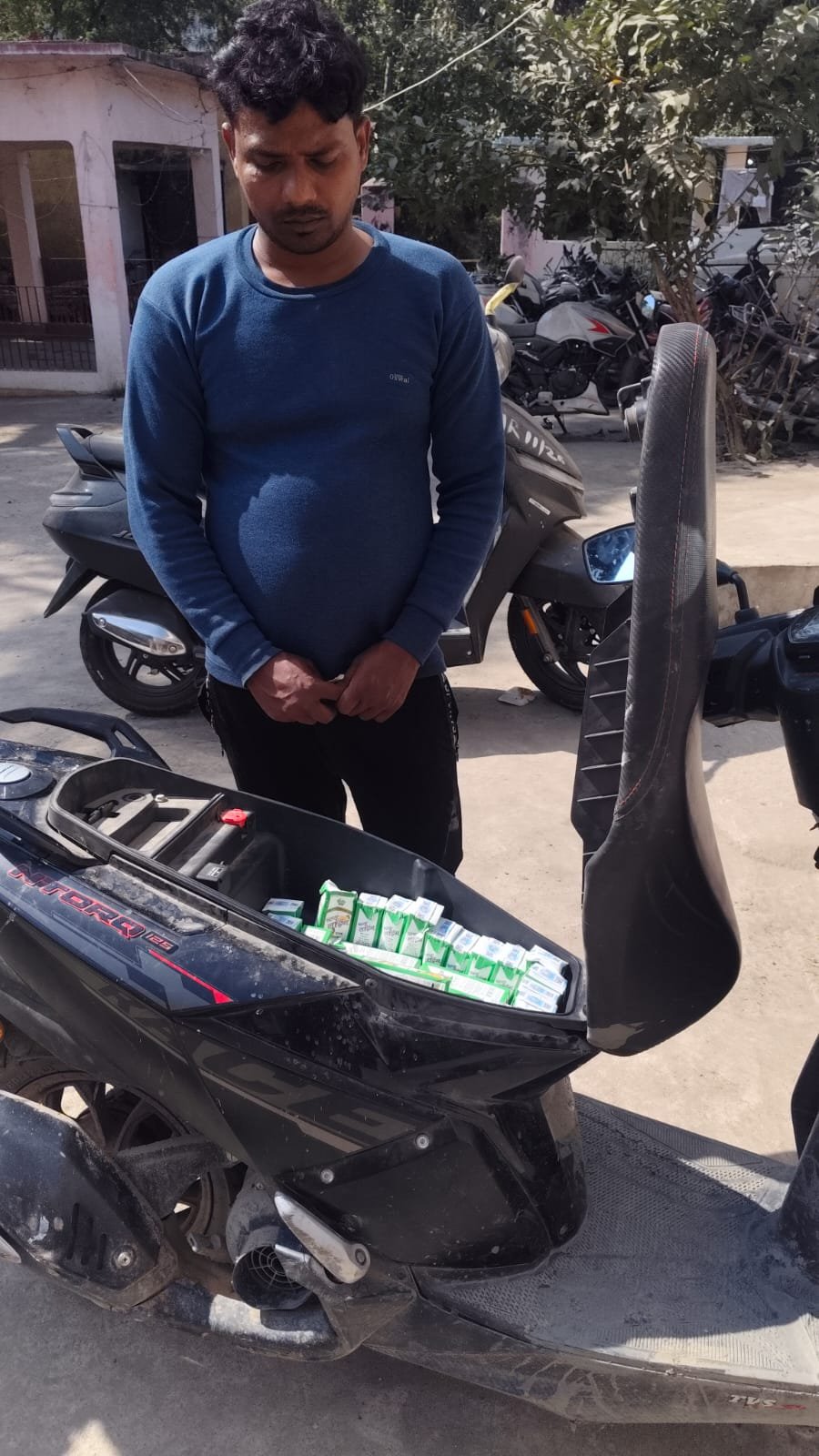 हिंदी समाचार |गुप्त सूचना पर लीटर ब्लू लाइन...