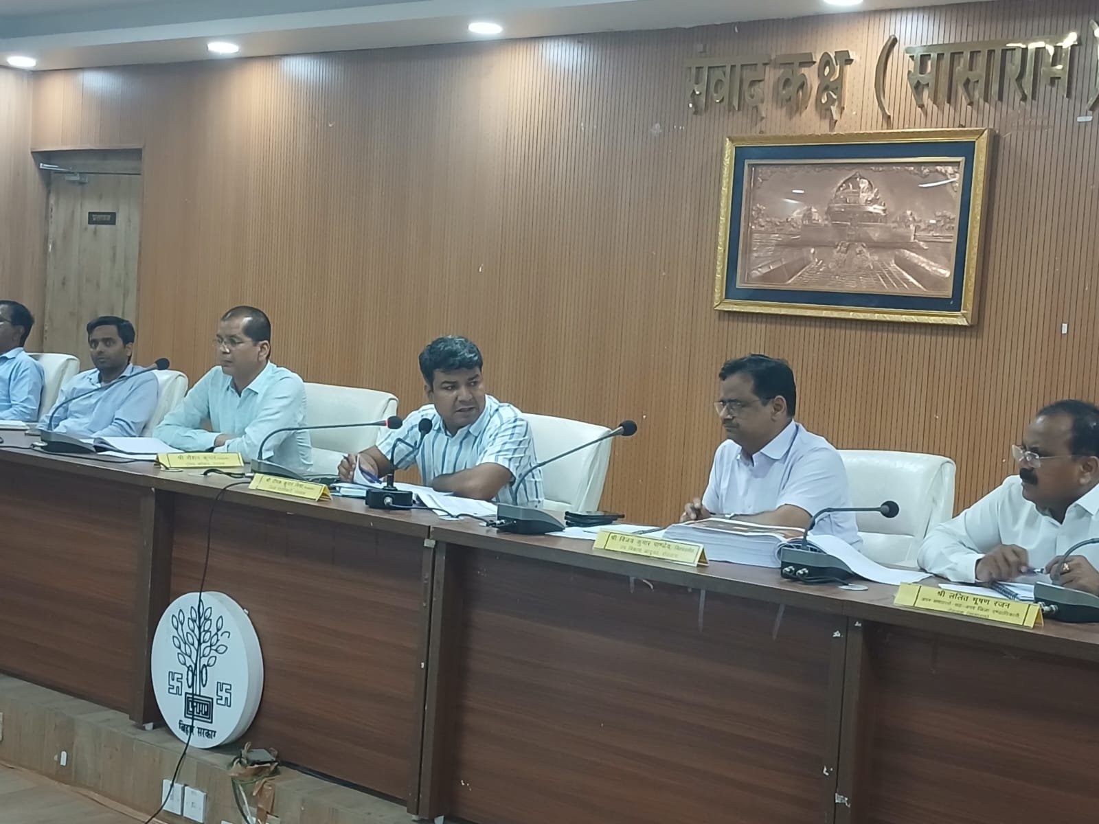 हिंदी समाचार | डीएम की अध्यक्षता में...