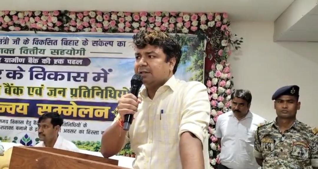 हिंदी समाचार | डीएम की उपस्थिति में मुखिया...