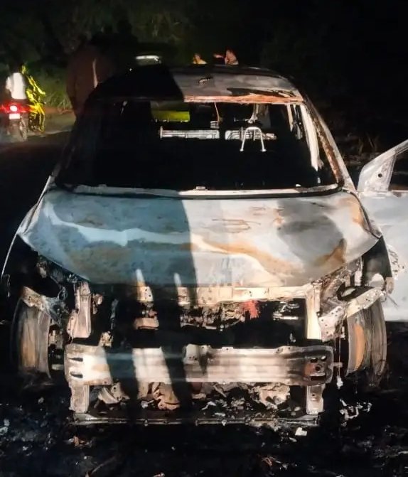 हिंदी समाचार |चलती अर्टिगा कार में लगी आग,...