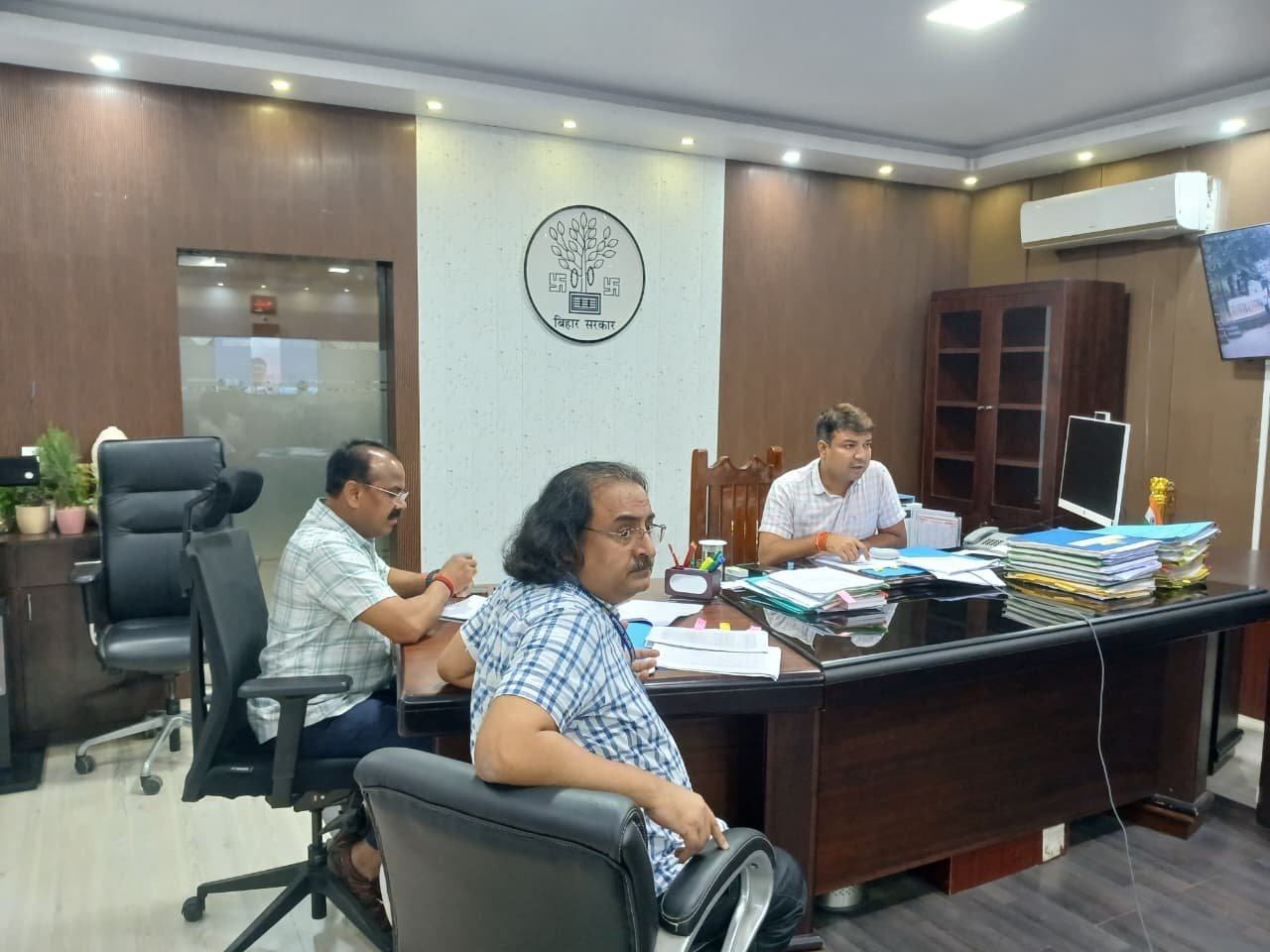 हिंदी समाचार | डीएम ने नीलामपत्र वादों की...