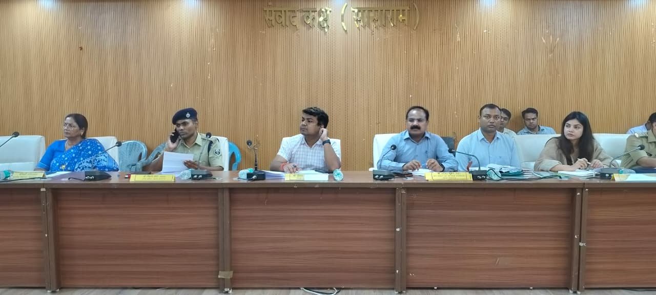 हिंदी समाचार | डीएम एसपी की ऊपस्थिती में...