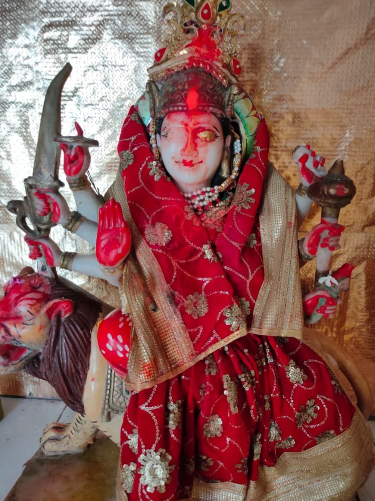हिंदी समाचार |मां दुर्गा की प्रतिमा से सोने...