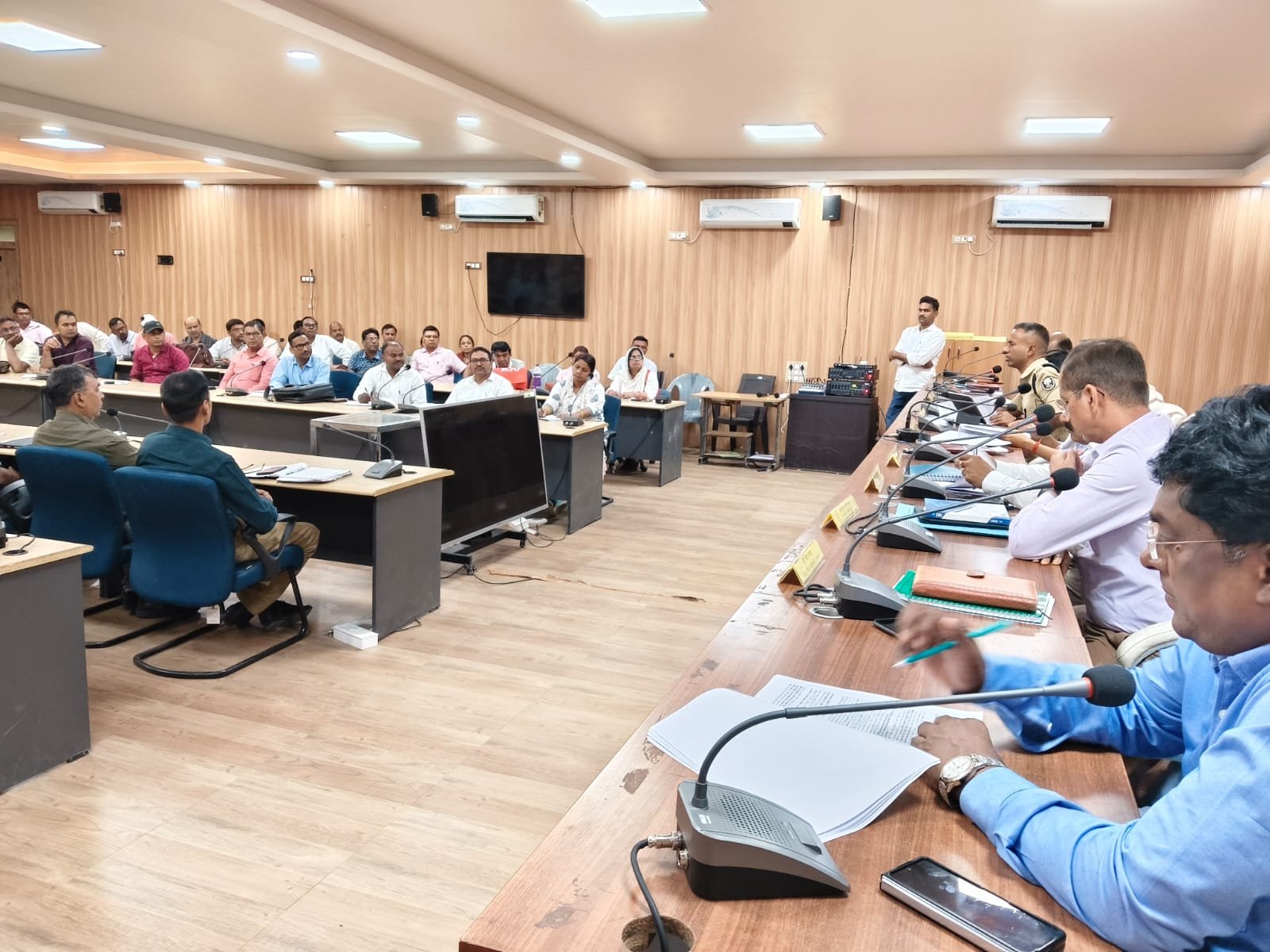 हिंदी समाचार |सहायक शिक्षा विकास पदाधिकारी...