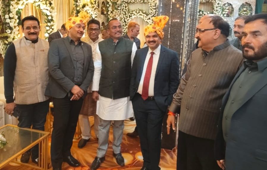 हिंदी समाचार | शादी में पहुंचे गणमान्य लोग