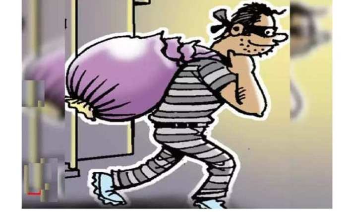 हिंदी समाचार |कार गैराज से 63,300 रुपये मूल्य का...