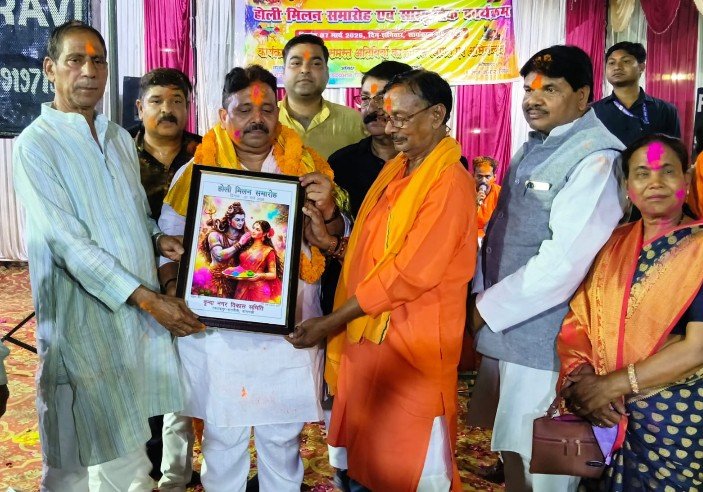 हिंदी समाचार | वृंदा नगर विकास समिति के होली...