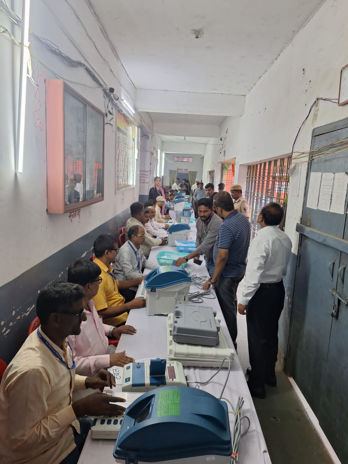 हिंदी समाचार | प्रेक्षक ने ईवीएम कमिशनिंग का...