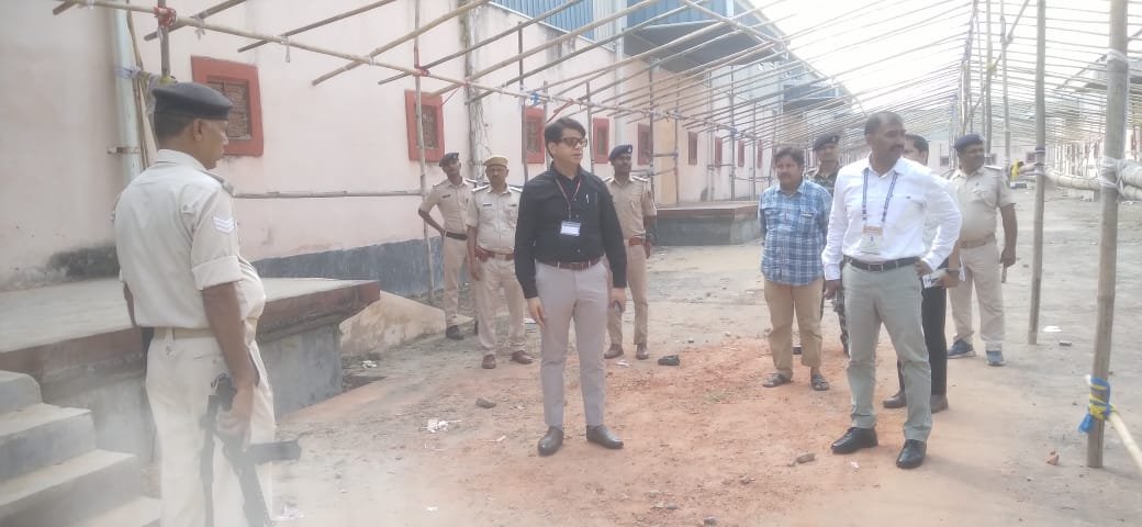 हिंदी समाचार |आब्जर्वर ने स्ट्रांग रूम का...