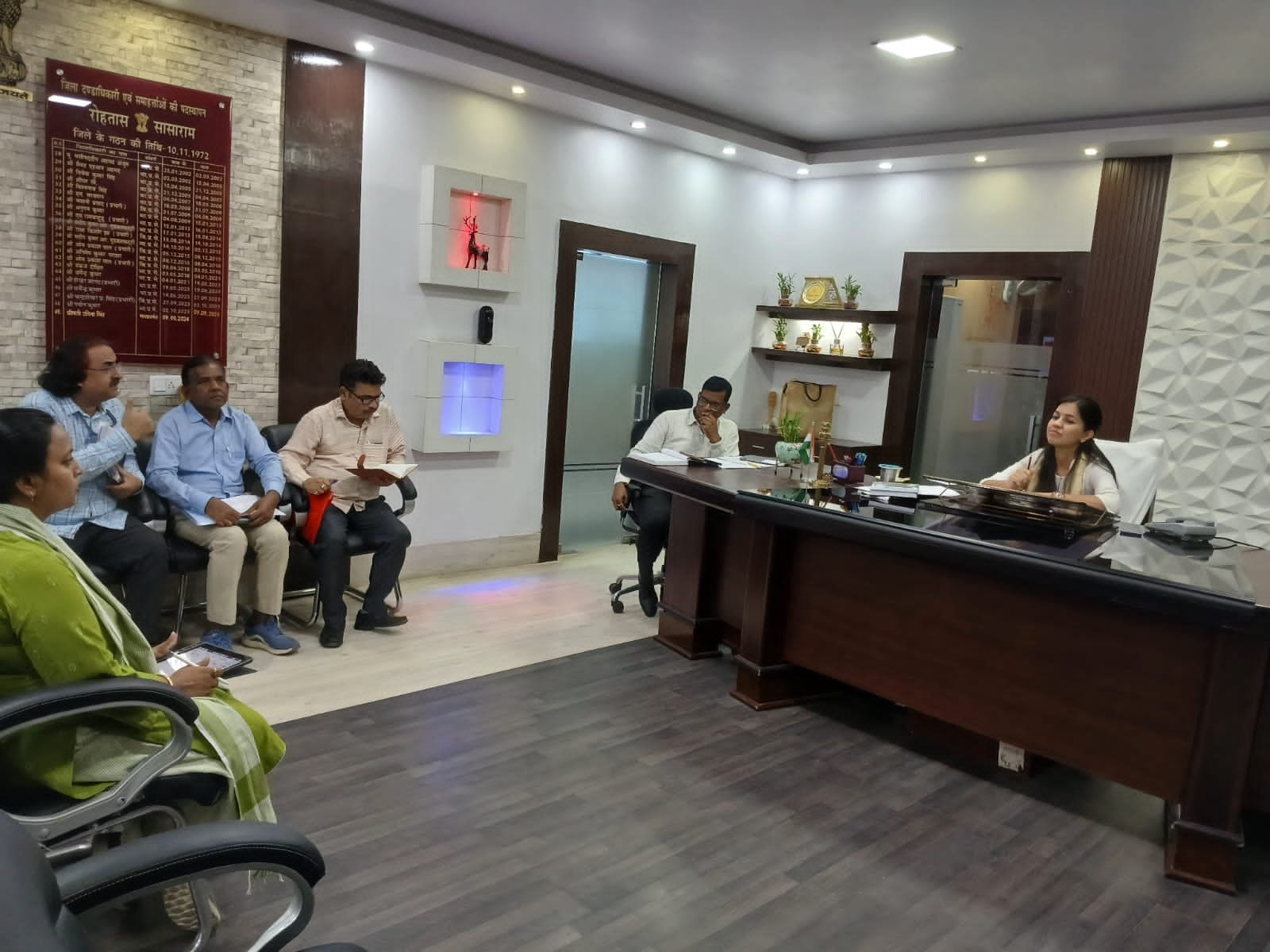 हिंदी समाचार |डीएम की अध्यक्षता में पीएम...
