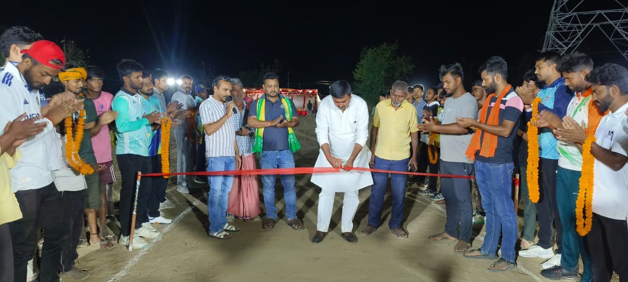 हिंदी समाचार | नाइट क्रिकेट मुकाबले में...