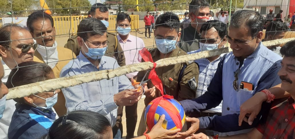 हिंदी समाचार |राजगढ़ में ओपन वॉलीबॉल...