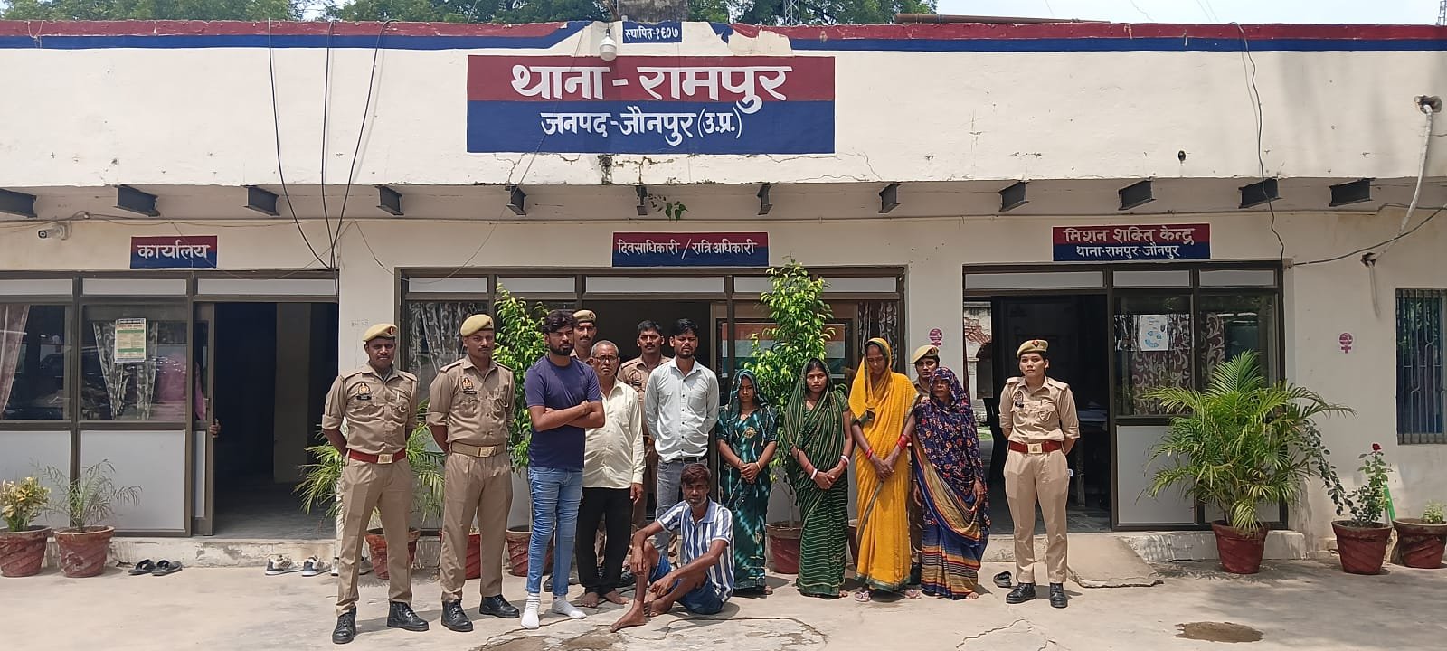 हिंदी समाचार | रामपुर पुलिस ने आठ वारंटियों...