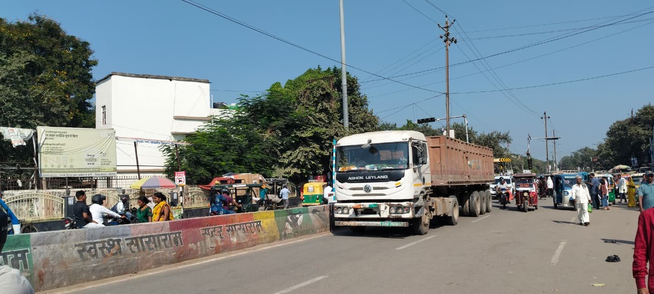 हिंदी समाचार |फ्लाईओवर के उद्घाटन के बावजूद...