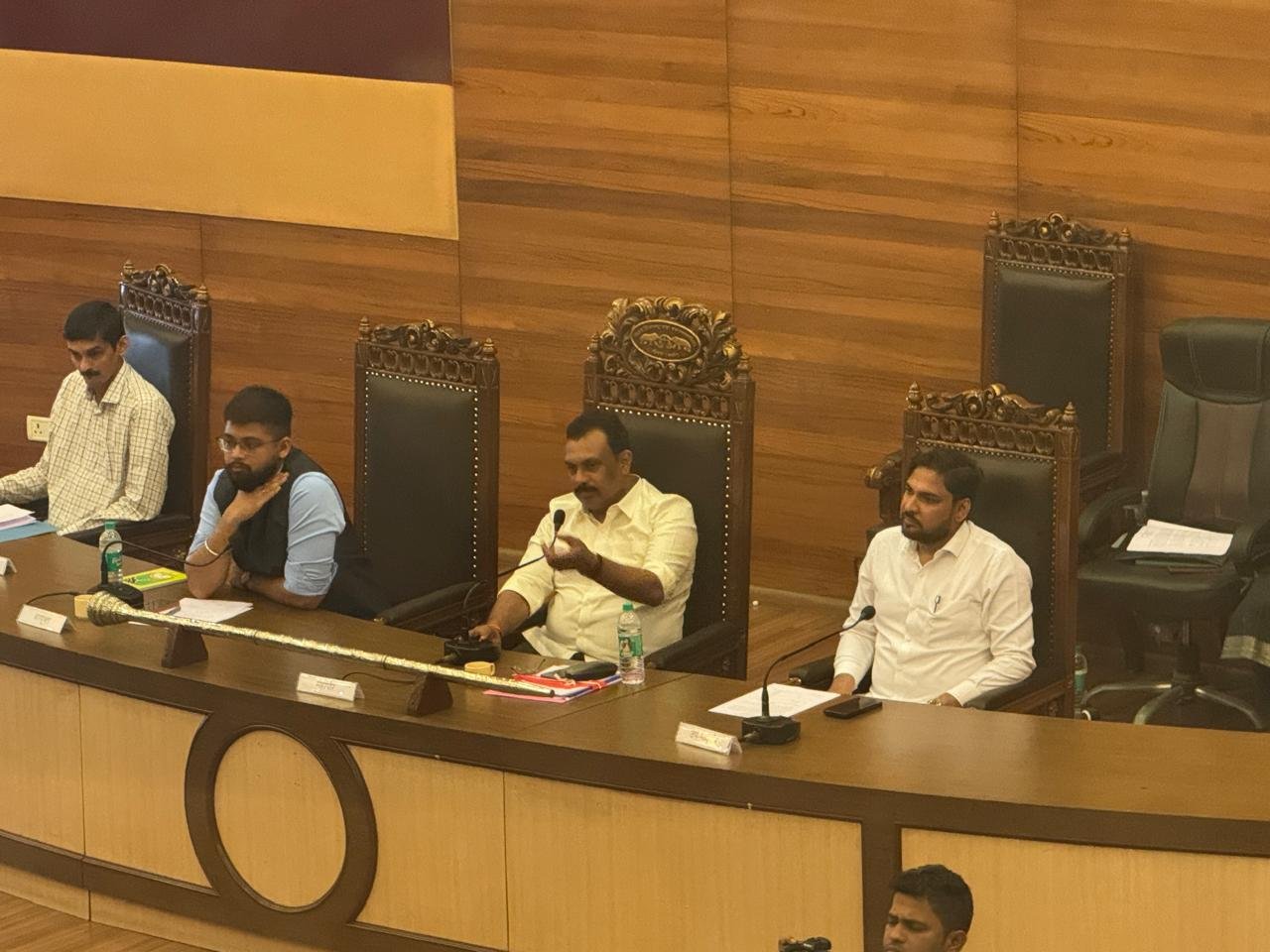 हिंदी समाचार | प्रस्तावना प्रस्तुत किए बिना...