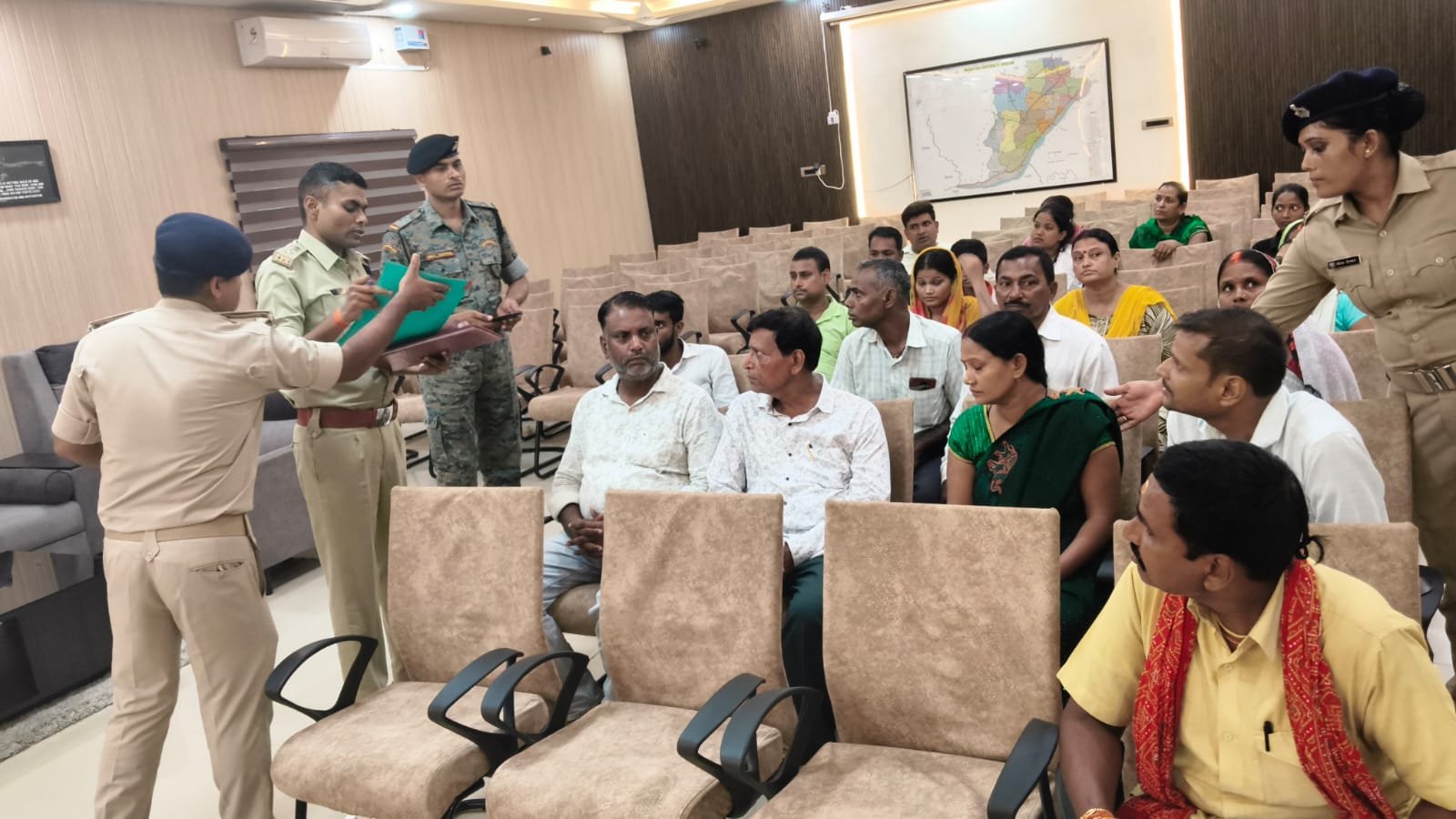 हिंदी समाचार | डेहरी पुलिस कार्यालय में...