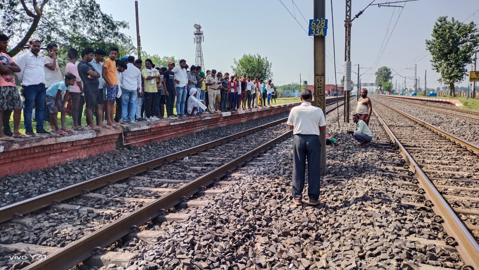 हिंदी समाचार |ड्यूटी के दौरान रेलवे ट्रैक...