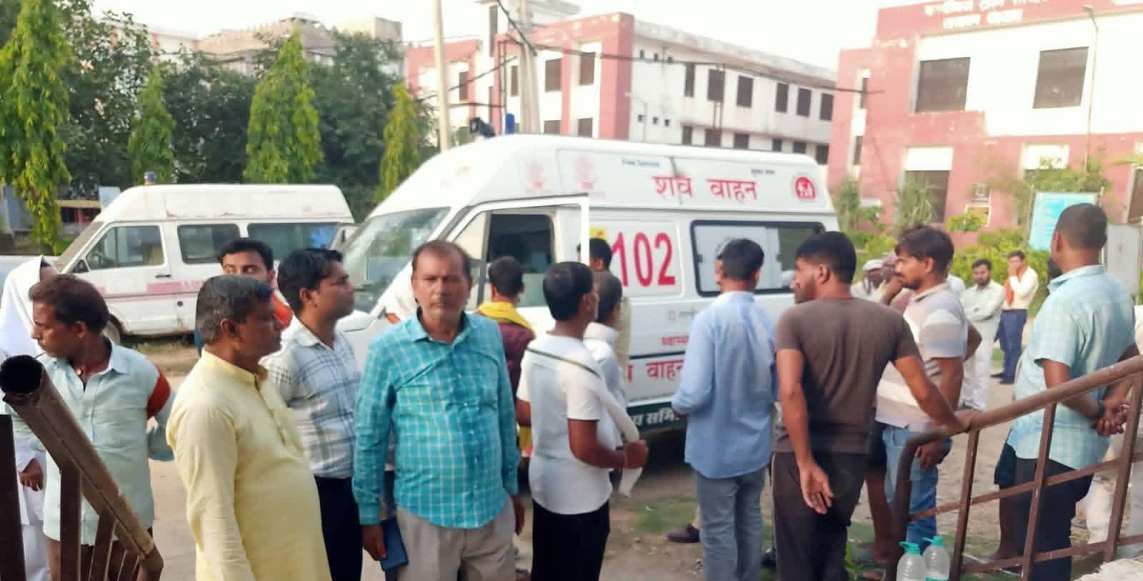 हिंदी समाचार | हिरण से टकराई बाइक, सड़क हादसे...