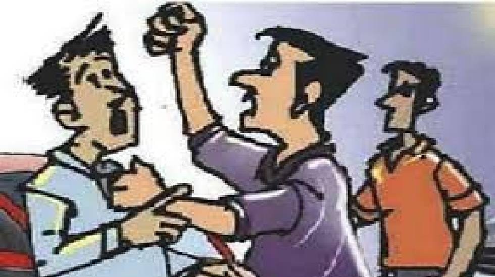 हिंदी समाचार | राजनोली में ऑटो रिक्शा खड़ा...