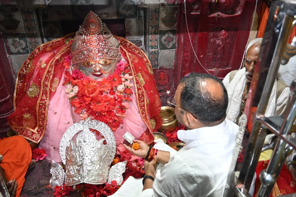 हिंदी समाचार | मां यक्षिणी भवानी को चढ़ाया...